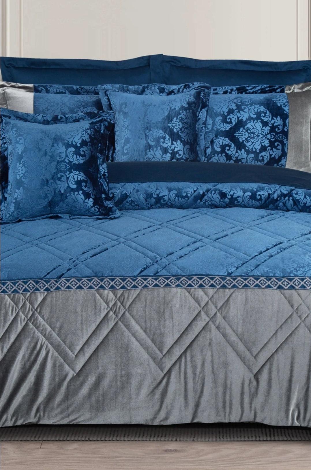 Pearl Blue Embossed Velvet Comforter